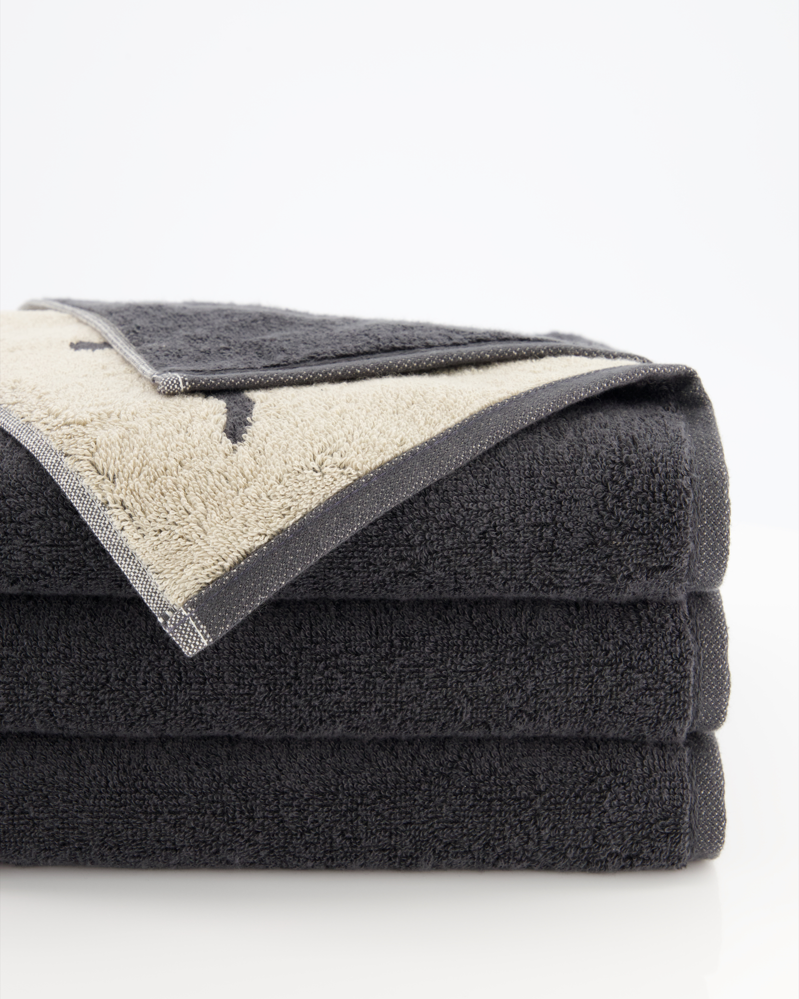 Cawö Handtücher Alpenchic Edition Hirsche 6228 granit - 73 - Duschtuch 70x140 cm