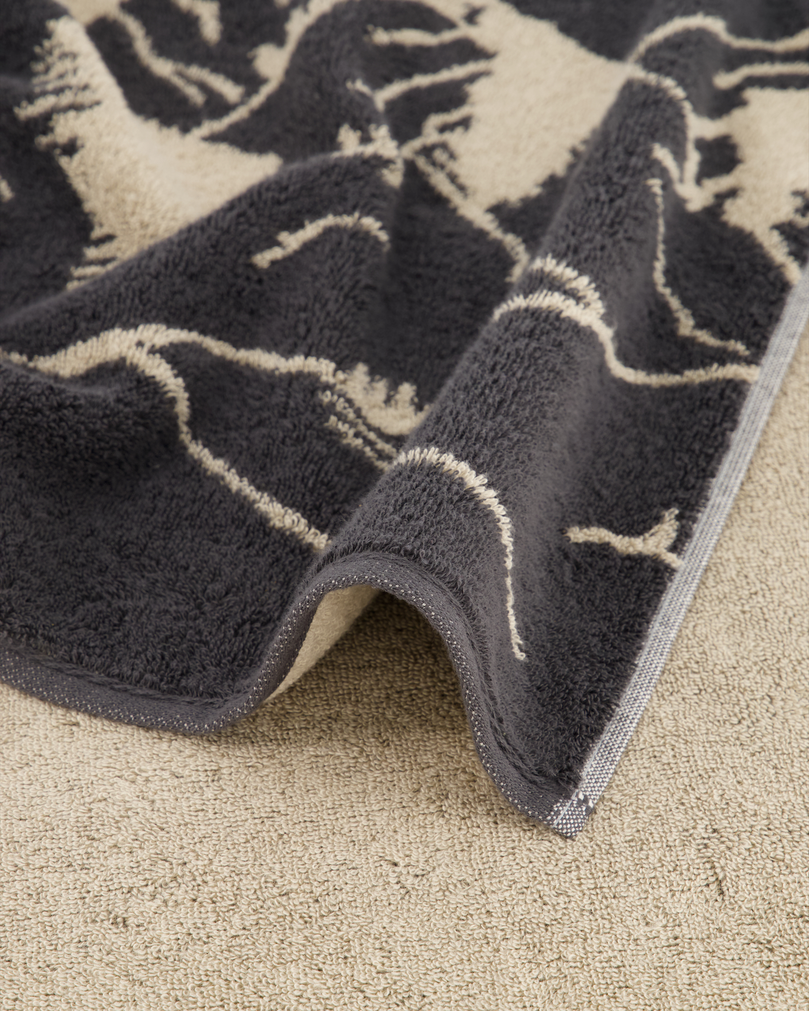 Cawö Handtücher Alpenchic Edition Berge 6269 granit - 73 - Duschtuch 70x140 cm