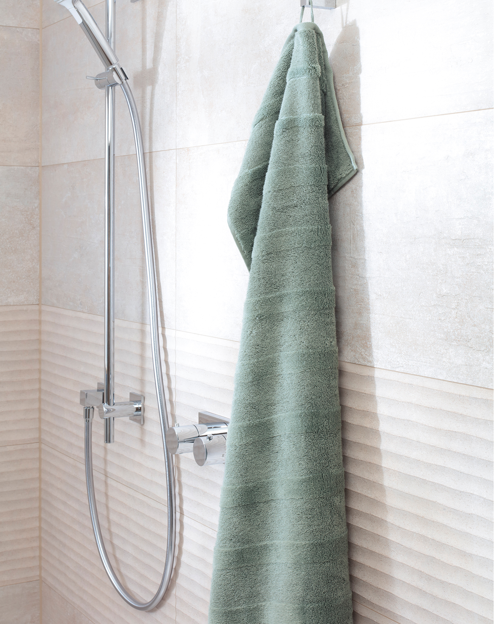 Cawö Handtücher Noblesse2 Uni 1002 nordic green - 470 - Duschtuch 80x160 cm