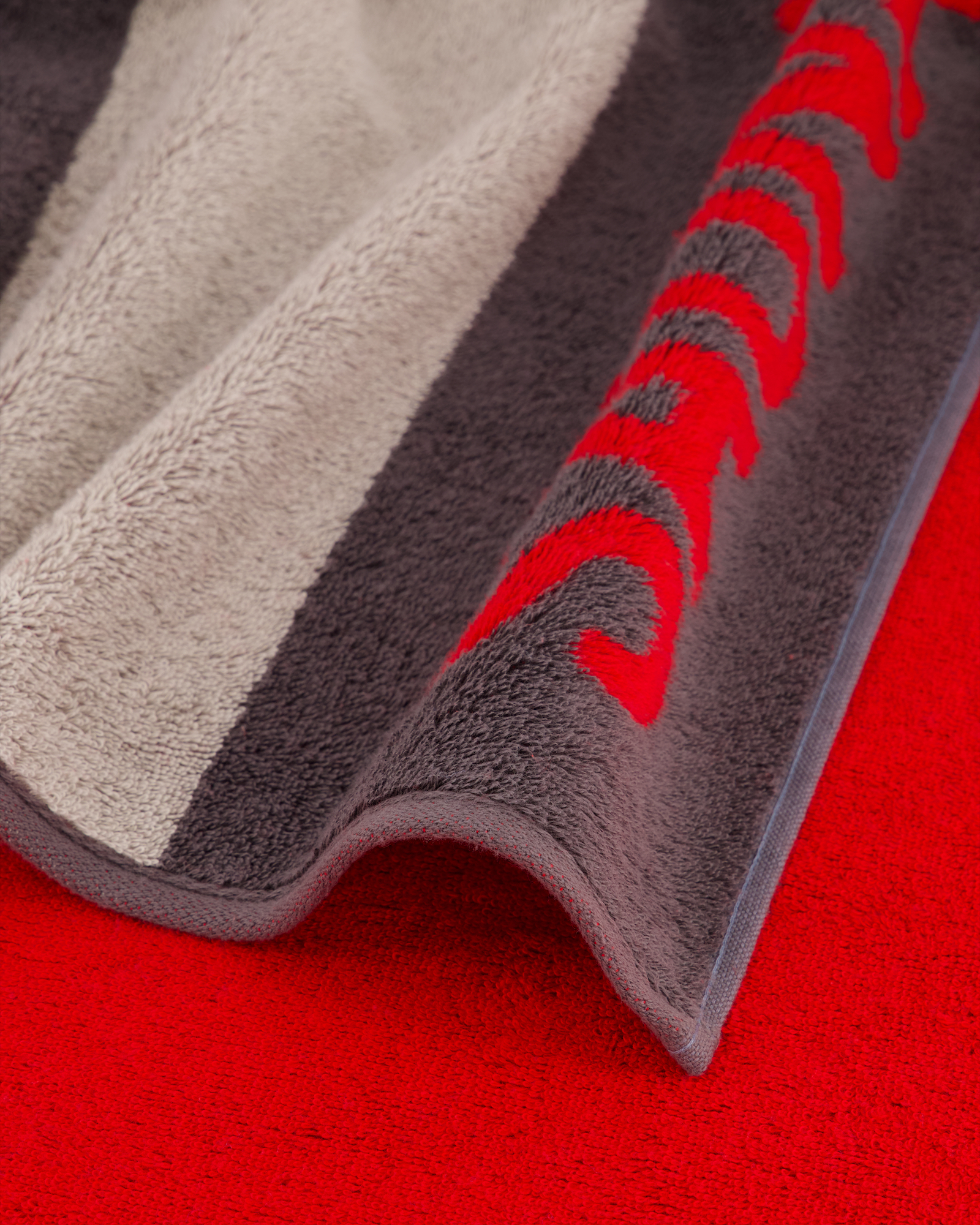 Cawö - Saunatuch 599 - 80x200 cm - Farbe: anthrazit/rot - 72