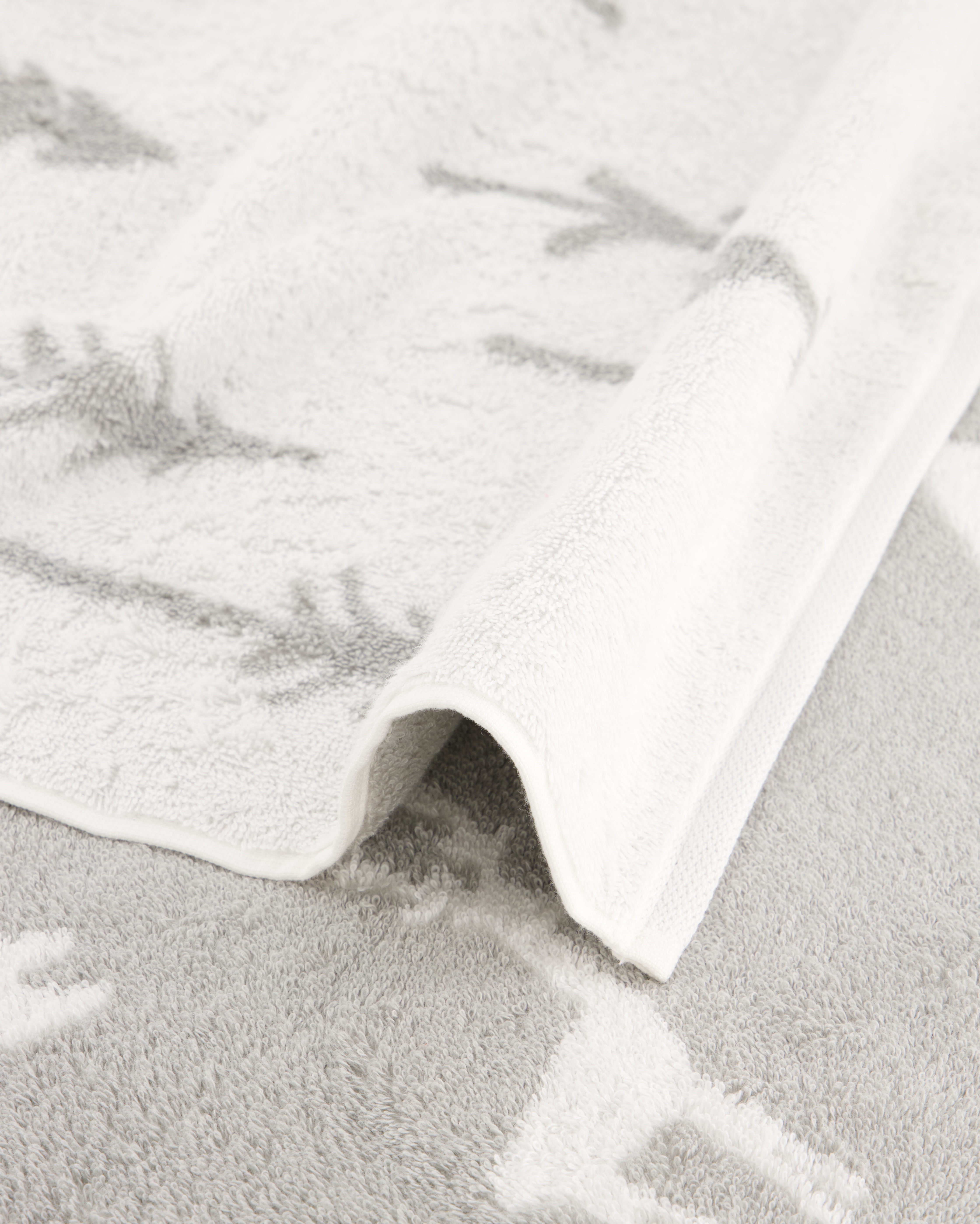 Cawö Handtücher WINTER EDITION Tannen 6273 weiß/platin - 67 - Handtuch 50x100 cm