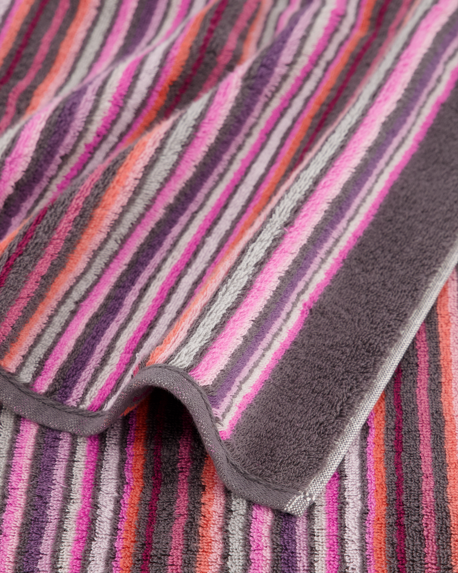 Cawö - Remake Streifen 2020 - Farbe: beere-multicolor - 17 - Duschtuch 70x140 cm