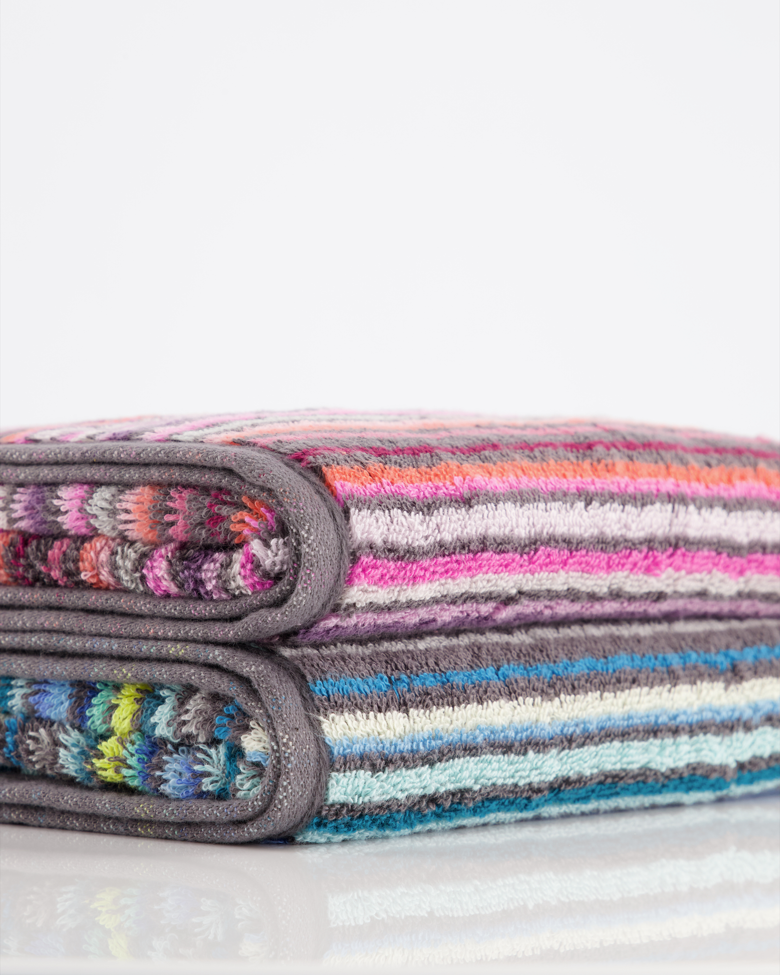 Cawö - Remake Streifen 2020 - Farbe: beere-multicolor - 17 - Duschtuch 70x140 cm