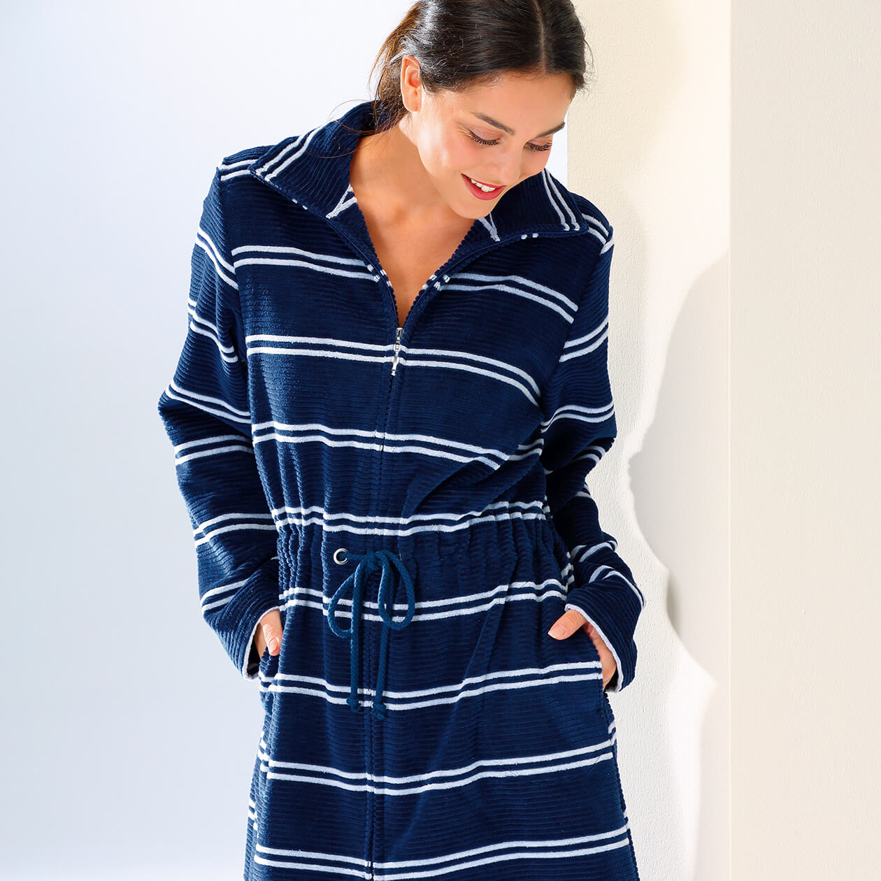 Cawö - Damen Bademantel kurz TG RV 1238 - Farbe: navy - 16 L Detailbild 1 Cawö - Damen Bademantel kurz TG RV 1238 - Farbe: navy - 16 L Detailbild 1