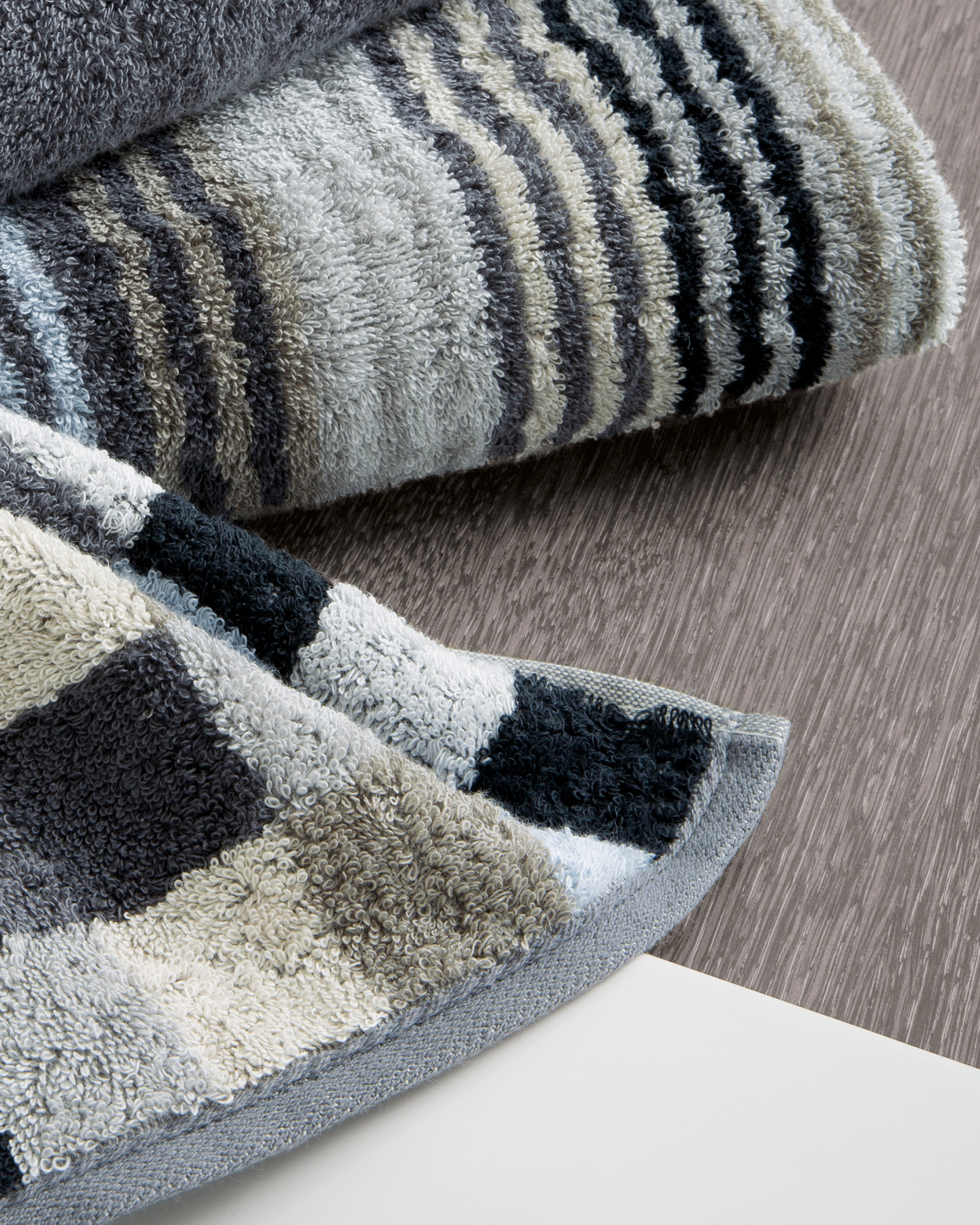 Cawö - Unique Karo 942 - Farbe: anthrazit - 77 Duschtuch 70x140 cm Detailbild 3 Cawö - Unique Karo 942 - Farbe: anthrazit - 77 Duschtuch 70x140 cm Detailbild 3