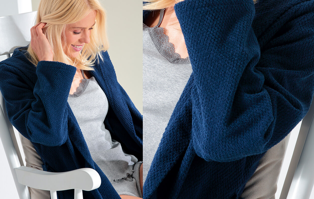 Cawö Damen Bademantel Kapuze Travel, Sport, Spa 1236 - Farbe: navy - 133 L Detailbild 1 Cawö Damen Bademantel Kapuze Travel, Sport, Spa 1236 - Farbe: navy - 133 L Detailbild 1