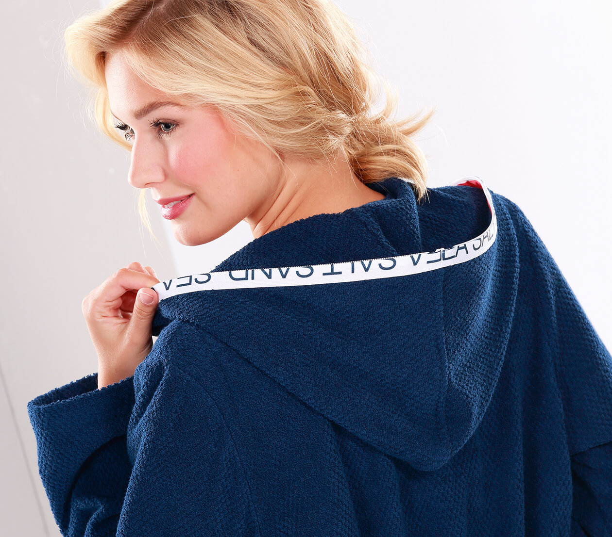 Cawö Damen Bademantel Sea Salt Sand 3102 Kapuze RV - Farbe: navy - 133 S Detailbild 2 Cawö Damen Bademantel Sea Salt Sand 3102 Kapuze RV - Farbe: navy - 133 S Detailbild 2