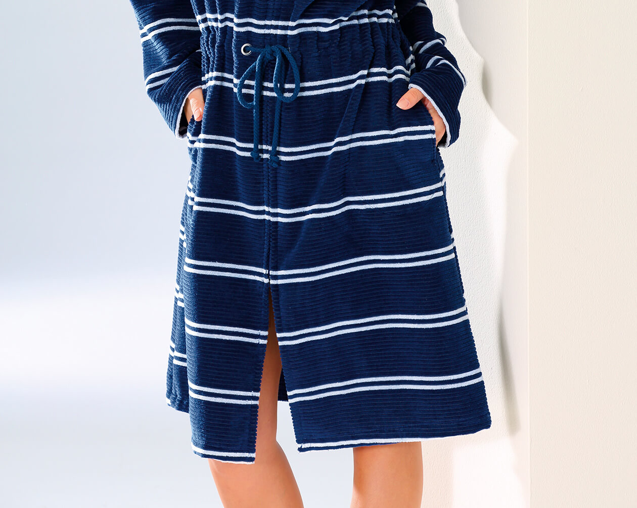 Cawö - Damen Bademantel kurz TG RV 1238 - Farbe: navy - 16 L Detailbild 2 Cawö - Damen Bademantel kurz TG RV 1238 - Farbe: navy - 16 L Detailbild 2