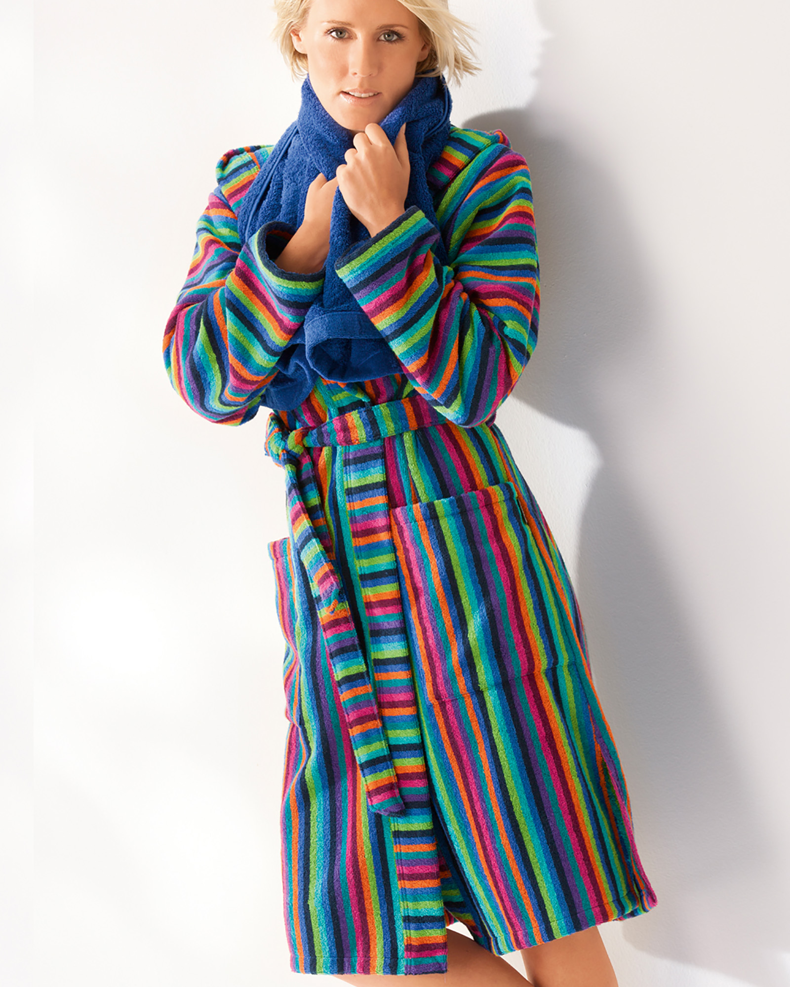 Cawö - Damen Kurzmantel Walkfrottier - Kapuze 7049 - Farbe: 84 - multicolor M Detailbild 2 Cawö - Damen Kurzmantel Walkfrottier - Kapuze 7049 - Farbe: 84 - multicolor M Detailbild 2